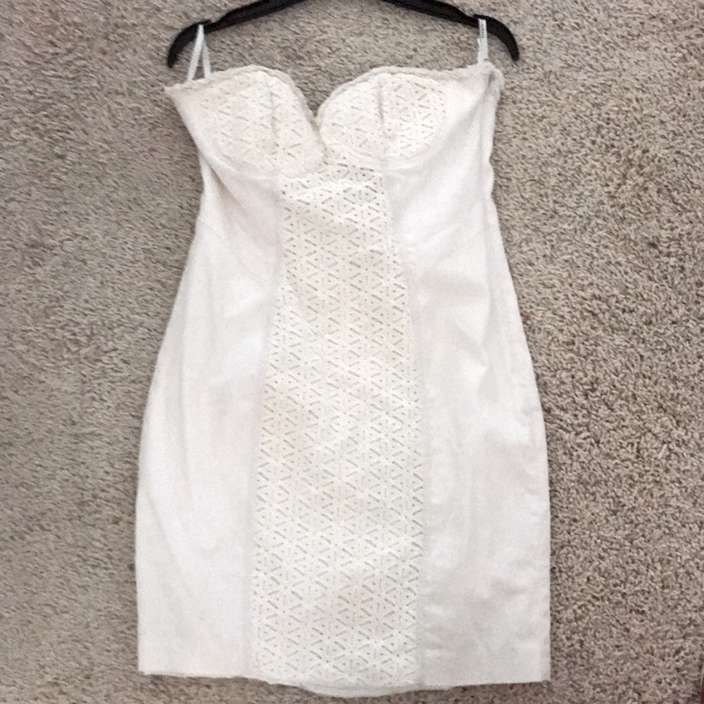 White midi sundress with the middle in a lace pattern-Strapless